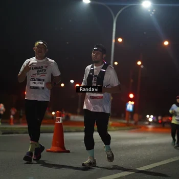 Runner Photo 7766015