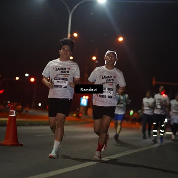 Runner Photo 7766296