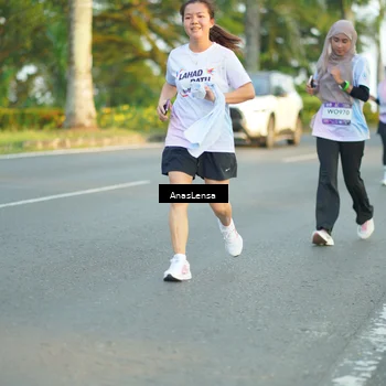 Runner Photo 7766441