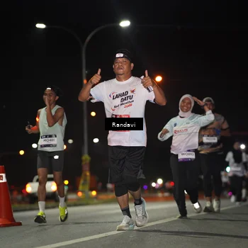 Runner Photo 7767076