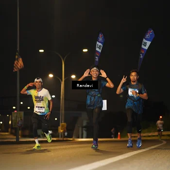 Runner Photo 7770274