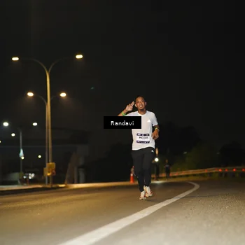 Runner Photo 7770288