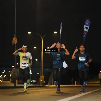 Runner Photo 7770291