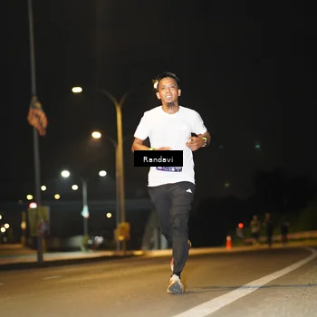 Runner Photo 7770315