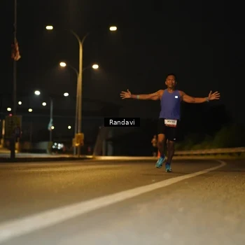 Runner Photo 7770347