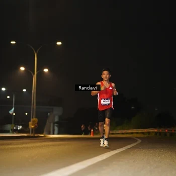 Runner Photo 7770668