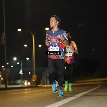 Runner Photo 7770677