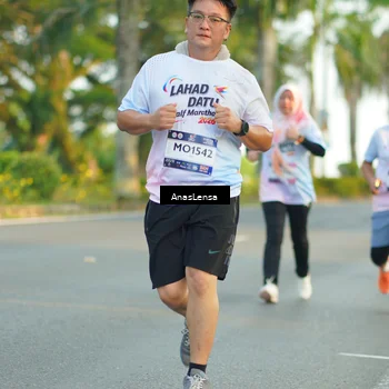 Runner Photo 7770714