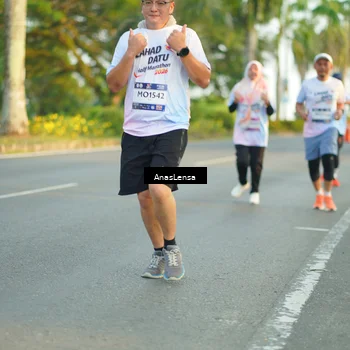 Runner Photo 7770724