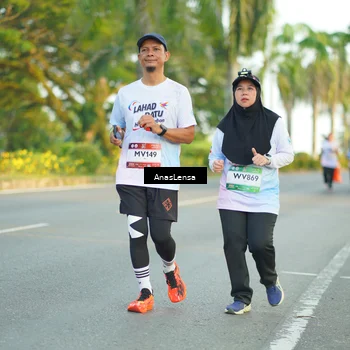 Runner Photo 7770800