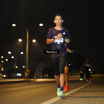 Runner Photo 7771017