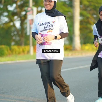 Runner Photo 7771073