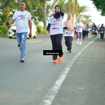 Runner Photo 7771092