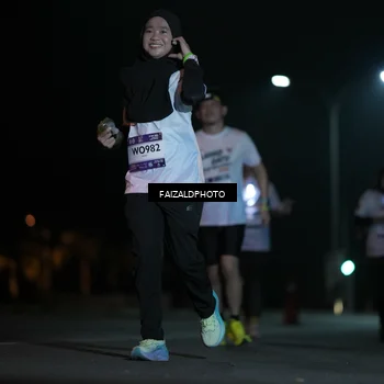 Runner Photo 7771100