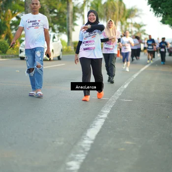 Runner Photo 7771109