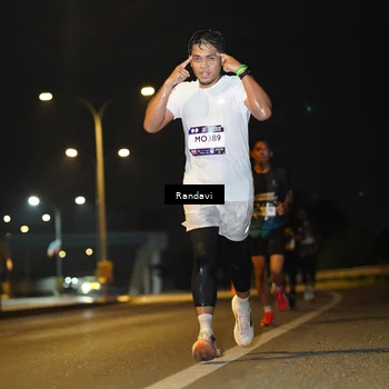 Runner Photo 7771130
