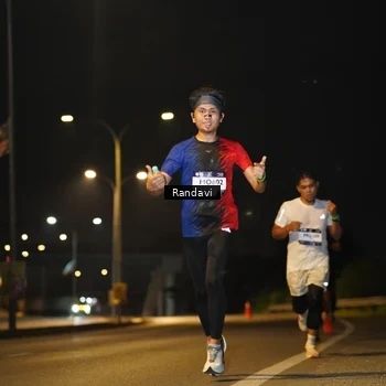 Runner Photo 7771139