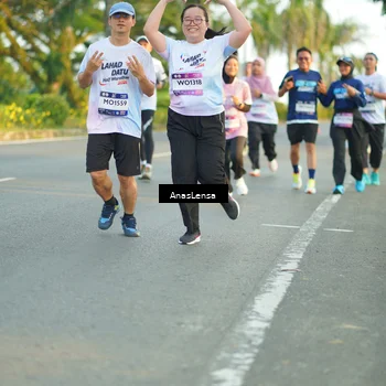 Runner Photo 7771388