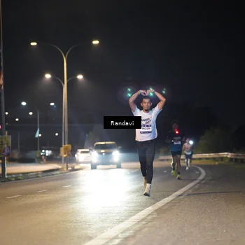 Runner Photo 7771494