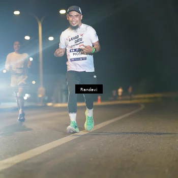 Runner Photo 7771703