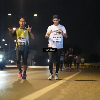 Runner Photo 7772115