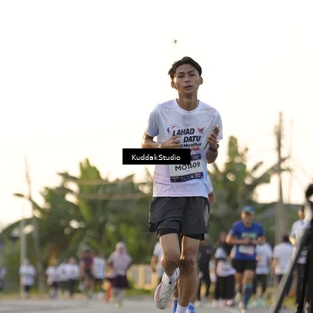 Runner Photo 7773126