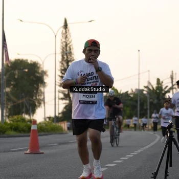 Runner Photo 7773765