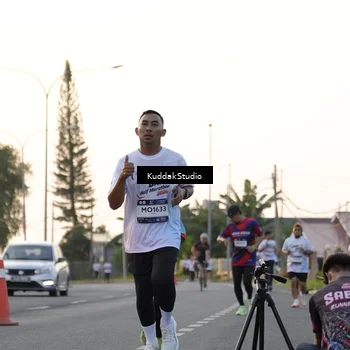 Runner Photo 7773791