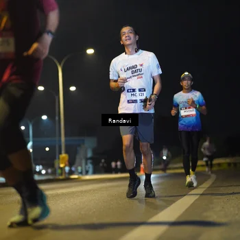 Runner Photo 7773942
