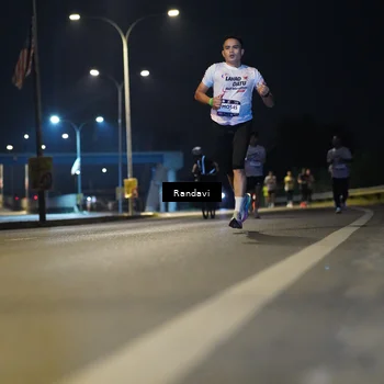 Runner Photo 7774100