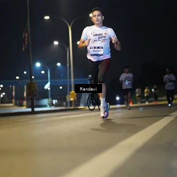 Runner Photo 7774153