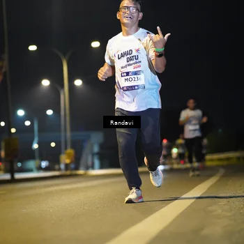 Runner Photo 7774310