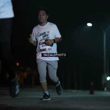 Runner Photo 7774600