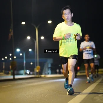 Runner Photo 7774640