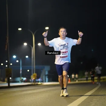 Runner Photo 7774750