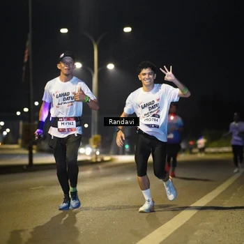 Runner Photo 7775024