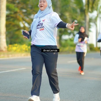 Runner Photo 7775113