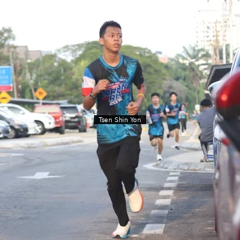 Runner Photo 7775125
