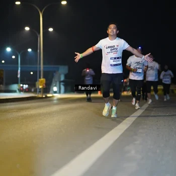 Runner Photo 7775258