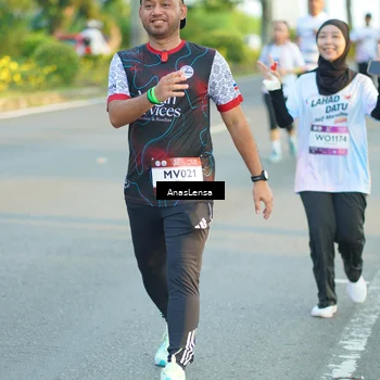 Runner Photo 7775640