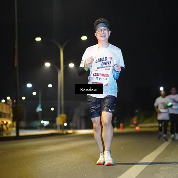 Runner Photo 7776035