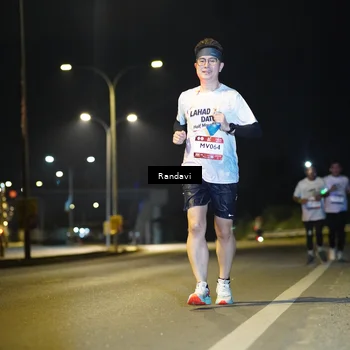 Runner Photo 7776042