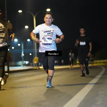 Runner Photo 7776684