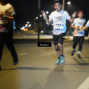Runner Photo 7777085