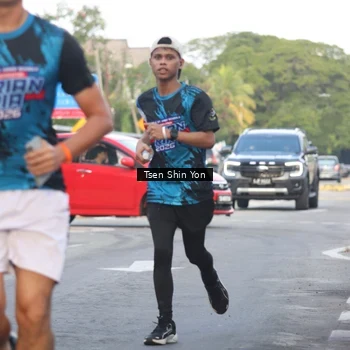Runner Photo 7777145