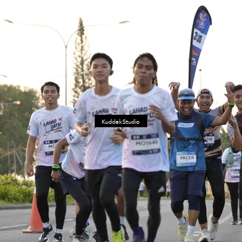 Runner Photo 7777543