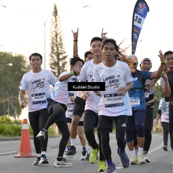 Runner Photo 7777546