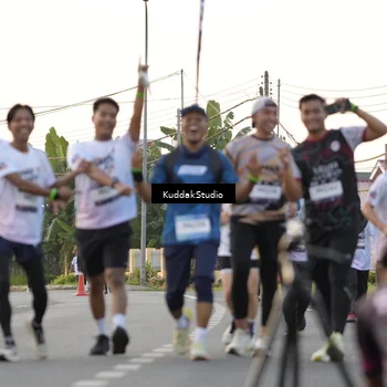 Runner Photo 7777575