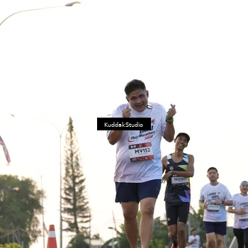 Runner Photo 7777709