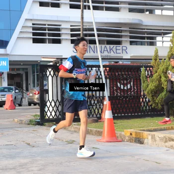 Runner Photo 7777990